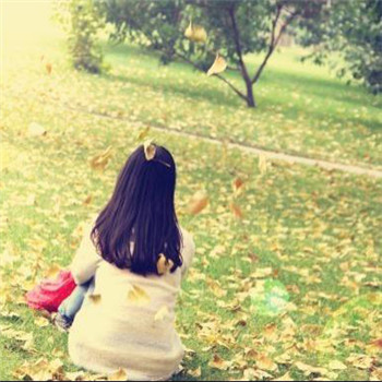 落叶一个人伤感背影图片头像(精选15张)