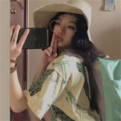 高清好看的时尚微信头像女生高冷图片(精选24张)