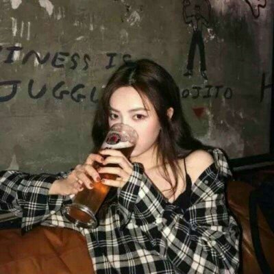 高清好看的时尚微信头像女生高冷图片(精选24张)