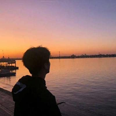 伤感情侣头像一男一女图片(精选18张)