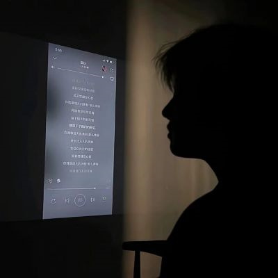 伤感情侣头像一男一女图片(精选18张)