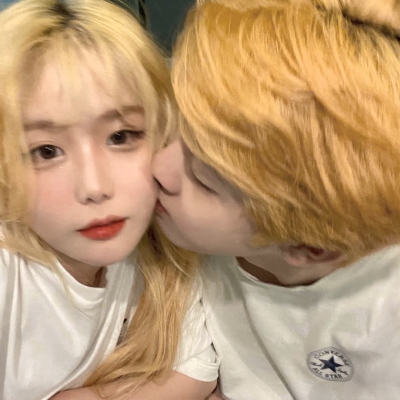 高清潮流情侣头像两张图片(24张)