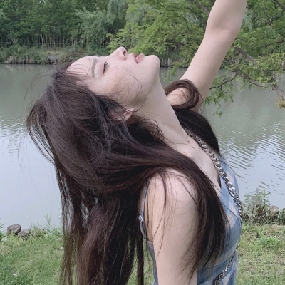 唯美高雅有诗意的微信头像图片女(24张)