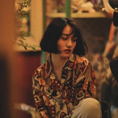 唯美高雅有诗意的微信头像图片女(24张)