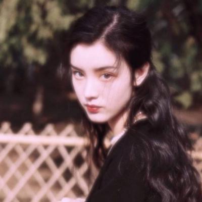 唯美高雅有诗意的微信头像图片女(24张)