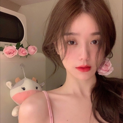 唯美高雅有诗意的微信头像图片女(24张)