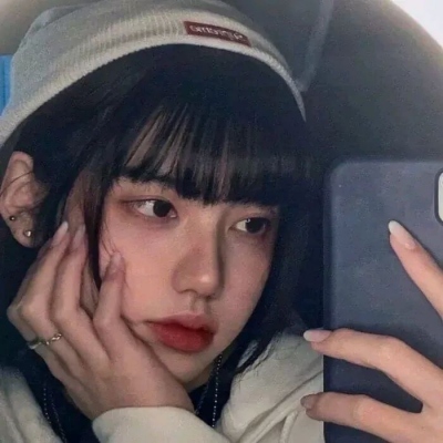 唯美高雅有诗意的微信头像图片女(24张)