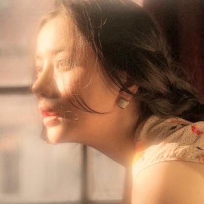 唯美高雅有诗意的微信头像图片女(24张)