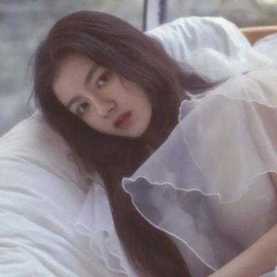 高雅有诗意的微信头像女(精选24张)