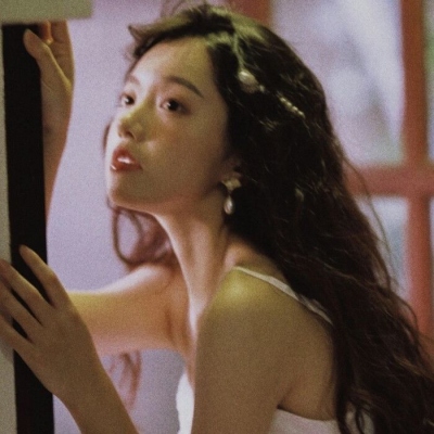 高雅有诗意的微信头像女(精选24张)