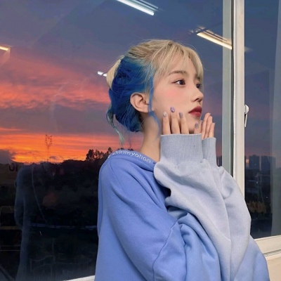 高雅有诗意的微信头像女(精选24张)