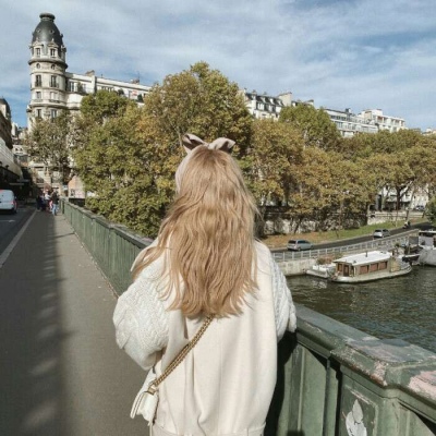 给人一种阳光的头像女背影(22张)