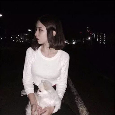 一男一女带宠物的情侣头像(精选22张)