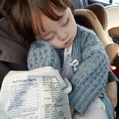 网红萌娃小女孩的头像(精选24张)