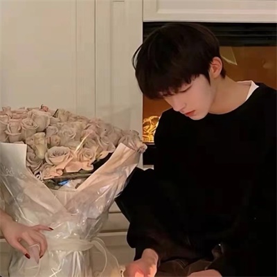 不易察觉情侣头像(24张)