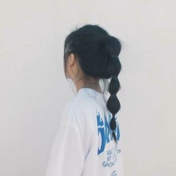 侧脸扎马尾辫女生头像(18张)