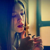 有一个女孩叼着烟的头像(精选22张)