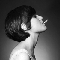 有一个女孩叼着烟的头像(精选22张)