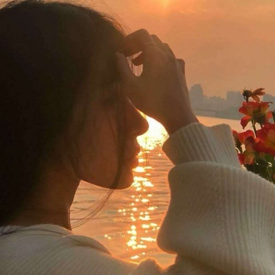 高冷清纯美女头像(精选24张)