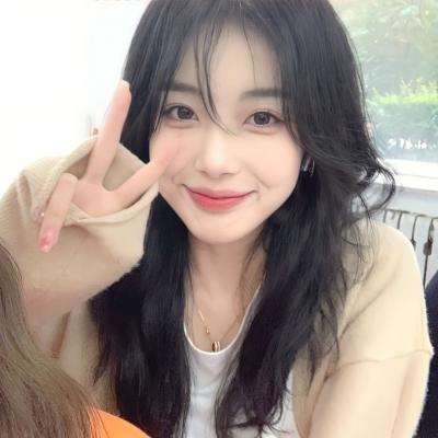 高清好看的微信女头真人ins风格图片(精选24张)