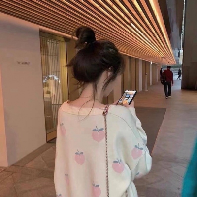 高清好看的微信女头真人ins风格图片(精选24张)