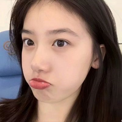 高清好看的微信女头真人ins风格图片(精选24张)