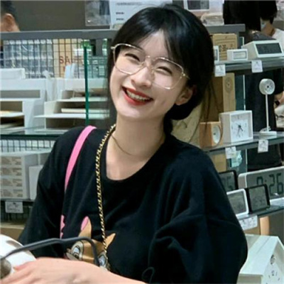 高清好看的微信女头真人ins风格图片(精选24张)