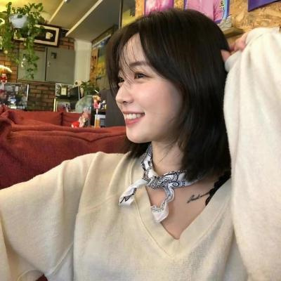 高清好看的微信女头真人ins风格图片(精选24张)