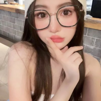 女生真人戴帽子头像(精选24张)