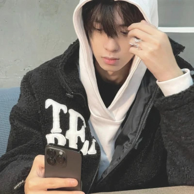 二零二一年男生头像(精选18张)