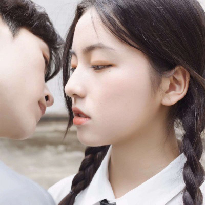 吻在一起的情侣头像(33张)