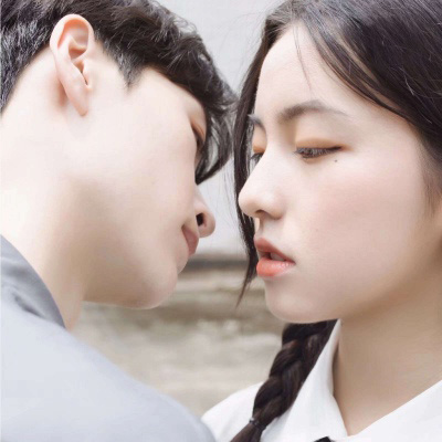 吻在一起的情侣头像(33张)