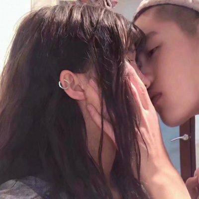 吻在一起的情侣头像(33张)