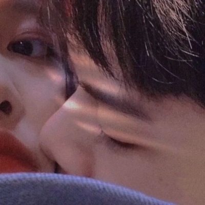 吻在一起的情侣头像(33张)