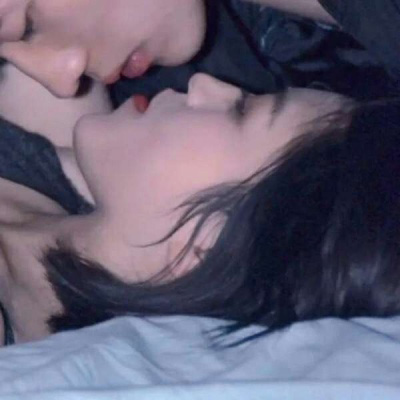 吻在一起的情侣头像(33张)