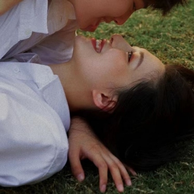 吻在一起的情侣头像(33张)