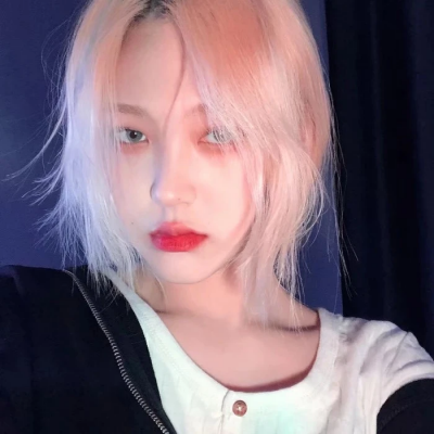 染头发的女生头像(精选30张)