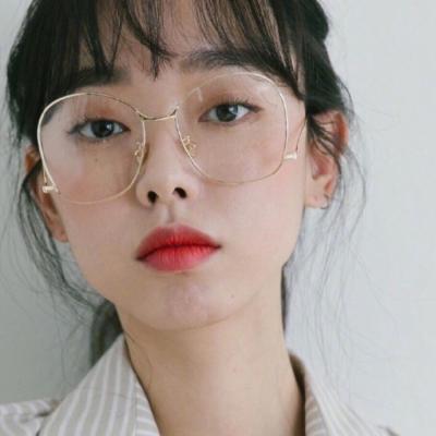 高清好看的戴眼镜成熟女生头像图片(36张)