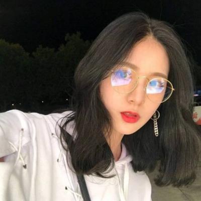 高清好看的戴眼镜成熟女生头像图片(36张)