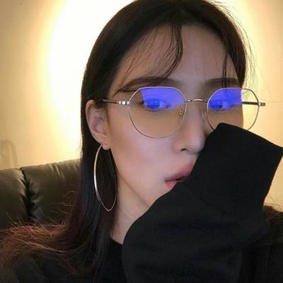 高清好看的戴眼镜成熟女生头像图片(36张)