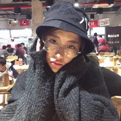 高清好看的戴眼镜成熟女生头像图片(36张)