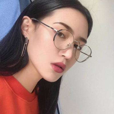高清好看的戴眼镜成熟女生头像图片(36张)