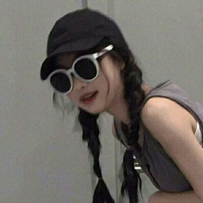 高清好看的戴眼镜成熟女生头像图片(36张)