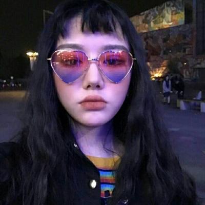 女生头像霸气超拽黑暗系真人高清图片(精选24张)