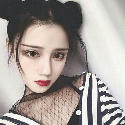 女生头像霸气超拽黑暗系真人高清图片(精选24张)