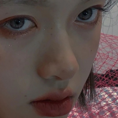 小众真人女生头像(24张)