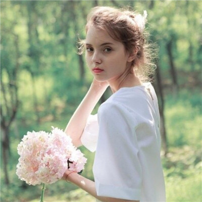 高清外国女生头像(精选24张)