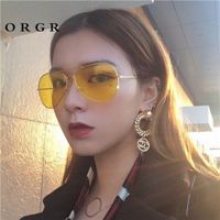 戴墨镜的稳重浪漫霸气女生头像(精选18张)