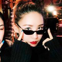 戴墨镜的稳重浪漫霸气女生头像(精选18张)