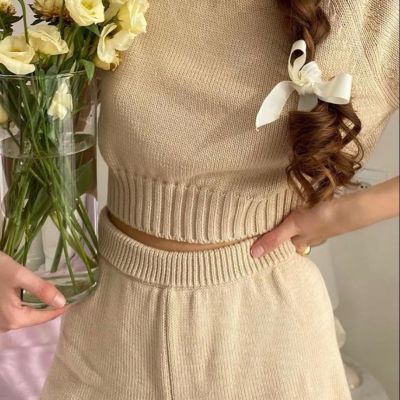 女生手拿花侧面头像(精选32张)